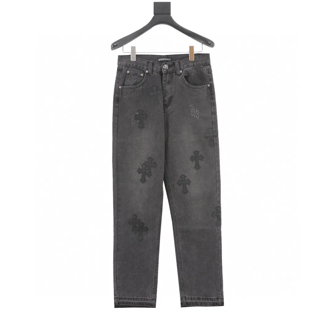 P210 Top version (black pants, black leather) Top version Chrome Hearts jeans with leather and black denim. As we all know, chromehearts jeans use vintage Levis jeans as the base plate for creation. They usually add their own unique silver buckles and silver ornaments, plus leather embellishments. This is what doubles the value of these vintage jeans, because the base plate is Vintage jeans, the jeans themselves have been very soft and comfortable after years of baptism, which can be distinguished from ordinary jeans. Regarding the size, you should also refer to the pants data. Style number: 1251# Color: black pants and black leather Size: 28 30 32 34 28 Waist 86 Hips 100 Pants length 102 30 Waist 90 Hips 104 Pants length 104 32 Waist 94 Hips 108, pants length 106 34, waist 98, hips 112, pants length 110